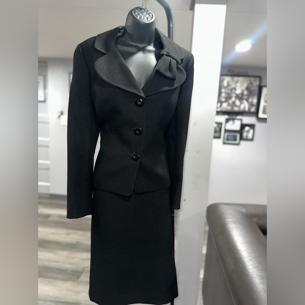 Le Suit Black 3 Button suit
